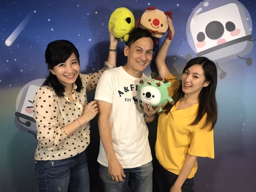 左起為韓國瑜競選辦公室發言人黃曼昕、葉元之、何庭歡。圖片來源：17直播