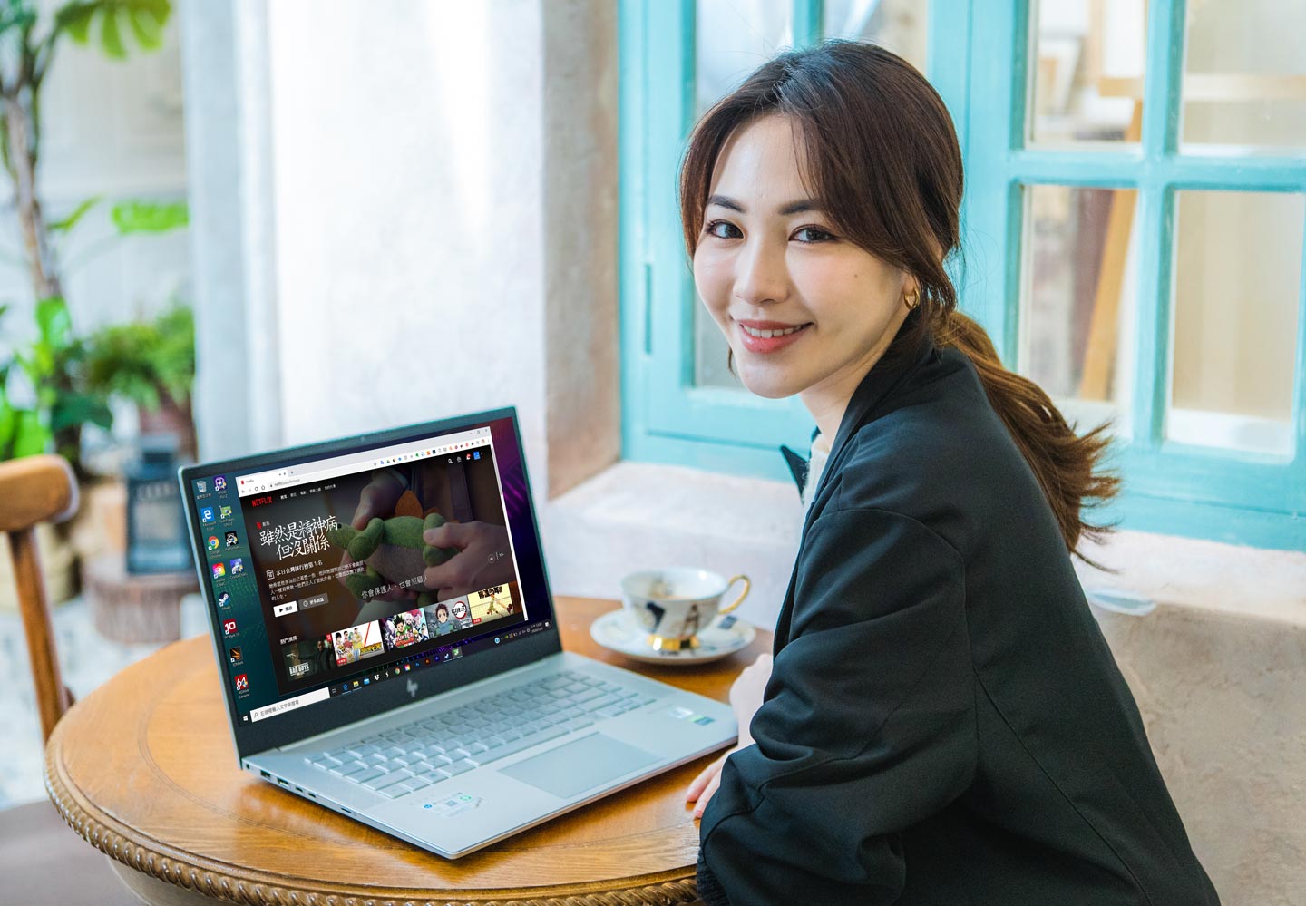 HP ENY 15 除了可以滿足創作者在工作方面的需求,優異的大螢幕與出色的音效呈現,也非常適合作為影音娛樂之用。