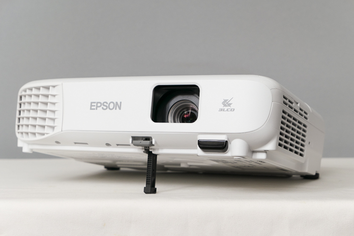 Epson EB-E01 投影機實測：3,300 流明彩色亮度高CP 值真正亮，商務