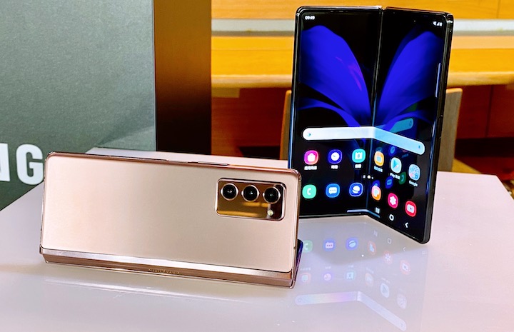 三星攜手星宇航空發布 Galaxy Z Fold 2 預購，售價 71,888 元、9 月 25 日上市