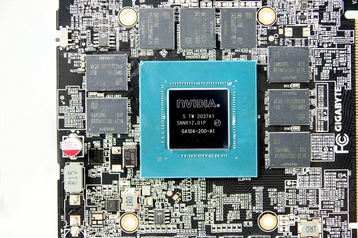 技嘉科技 GeForce RTX 3060 Ti GAMING OC PRO 8G 顯示卡搭載代號為 GA104-200-A1 的繪圖晶片，其調校過的加速時脈為 1,770 MHz。