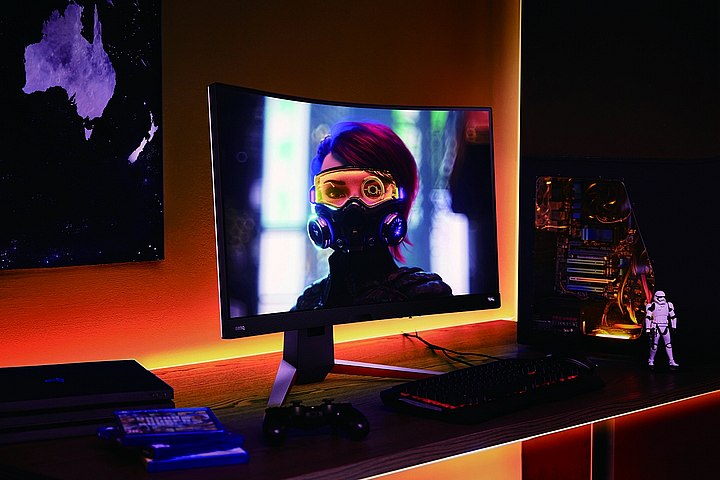 Penguin predstavlja nove igralne monitorje serije 165 MHz, svetlobni sprejemnik s prilagojeno slikovno funkcijo HDR