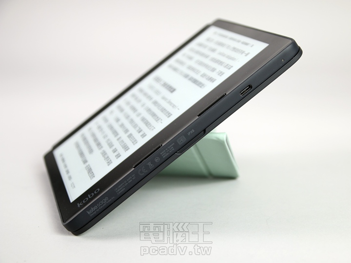 樂天Kobo兩款新閱讀器實測！8吋Kobo sage、7吋Kobo Libra2都支援聆聽有聲書和IPX8防水功能