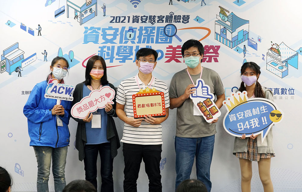 女生居多的 F 組，也同樣順利完成任務，很棒！