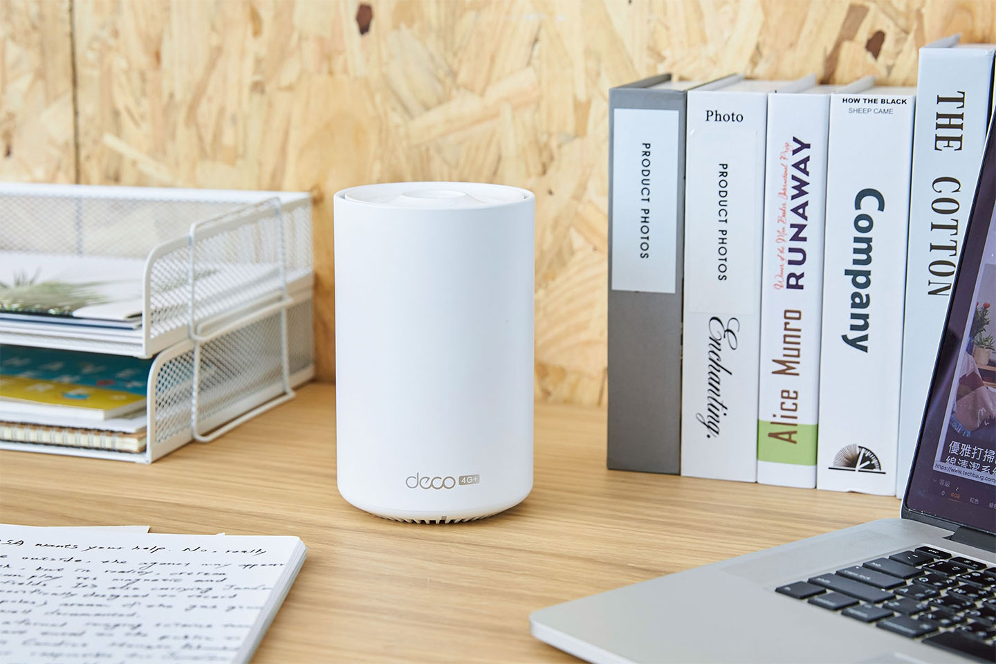 TP-Link Deco X20-4G 版的外型設計頗具現代感，可直接置放在桌面、櫃子上，安裝設置非常簡單。