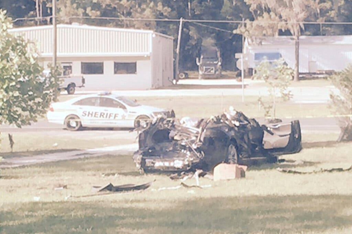 Model S車主約書亞‧布朗（Joshua Brown）在佛羅里達州撞擊一輛貨櫃車後衝出了路面。圖片來源：Robert VanKavelaar 
