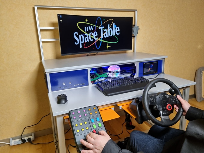 HW-Spacetable是款玩家自行打造的電腦桌。