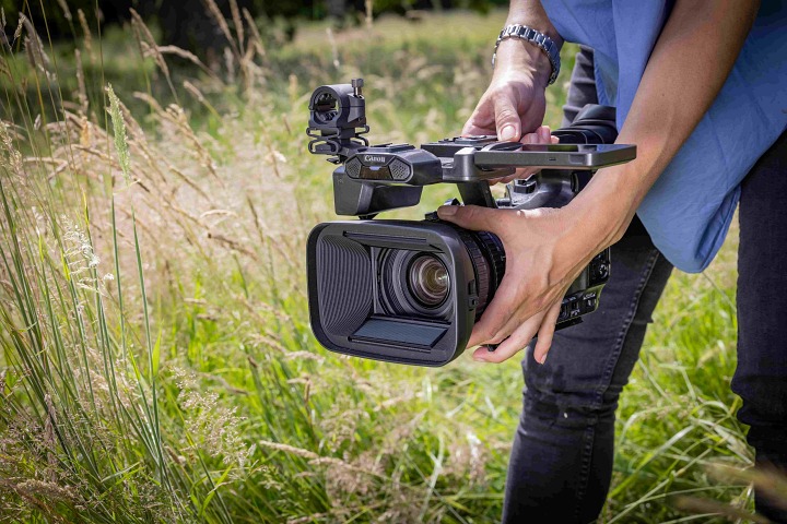 Canon 推出輕巧型廣級 4K 攝影機 XF605，售價 142,900 元