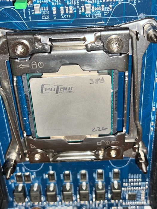威盛胎腹的最後一款x86 CPU被挖出，效能首測發現單核還不如AMD推土機