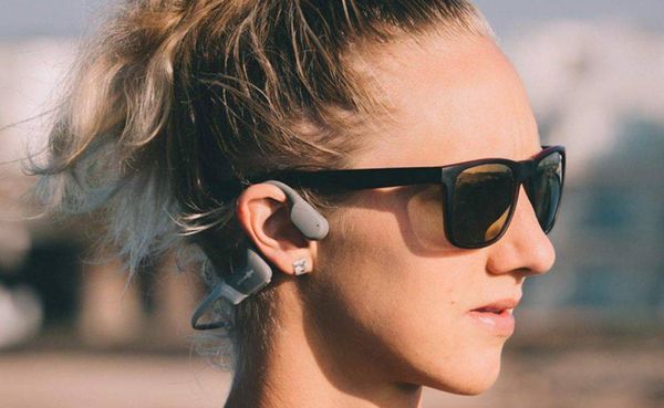 廠商宣稱骨傳導耳機開再大聲聽再久都不會傷害聽力，是真的嗎？