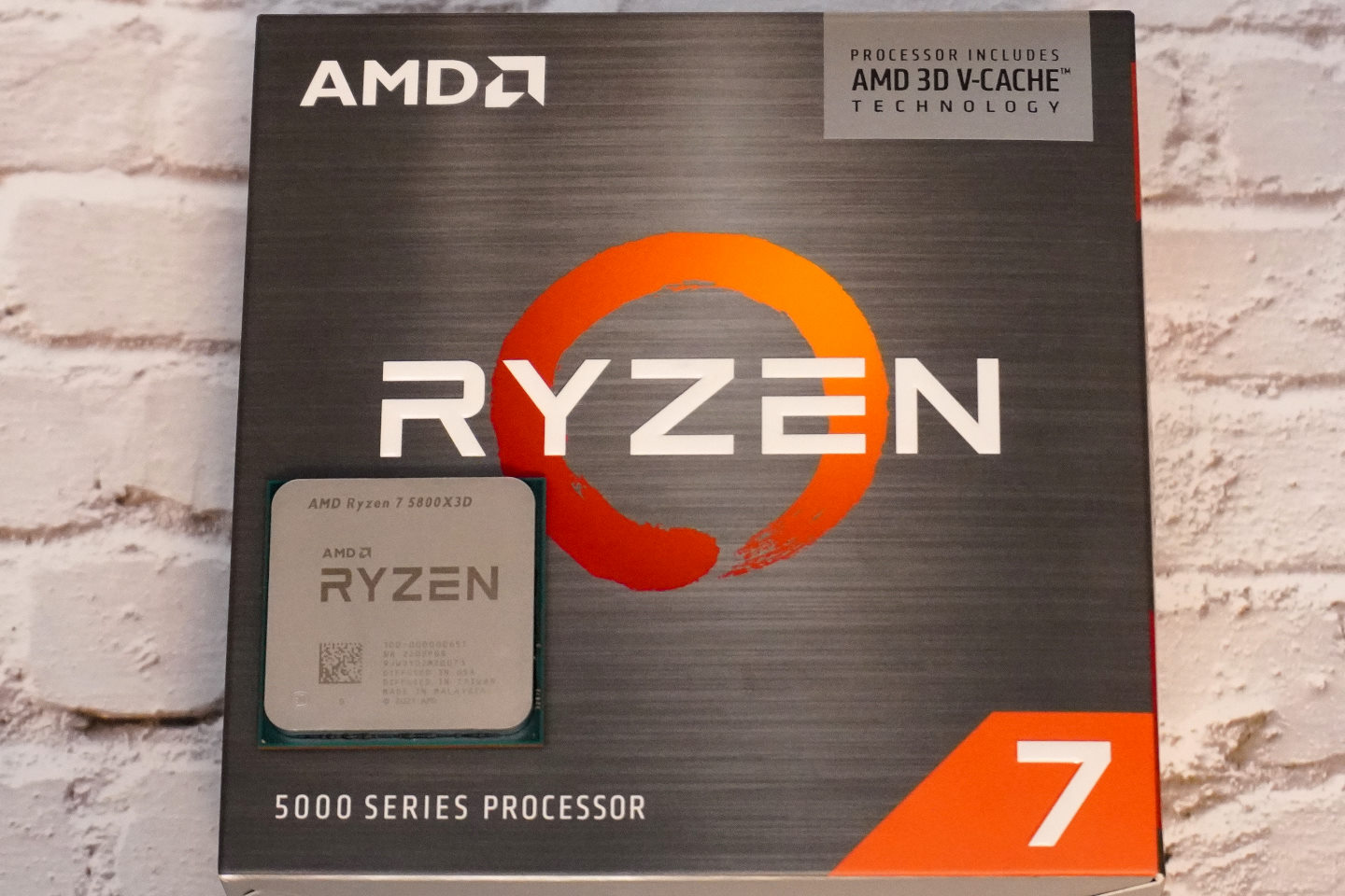 Ryzen 7 5800X3D是AMD於Zen 3架構產品生命週期尾端推出的改版處理器。