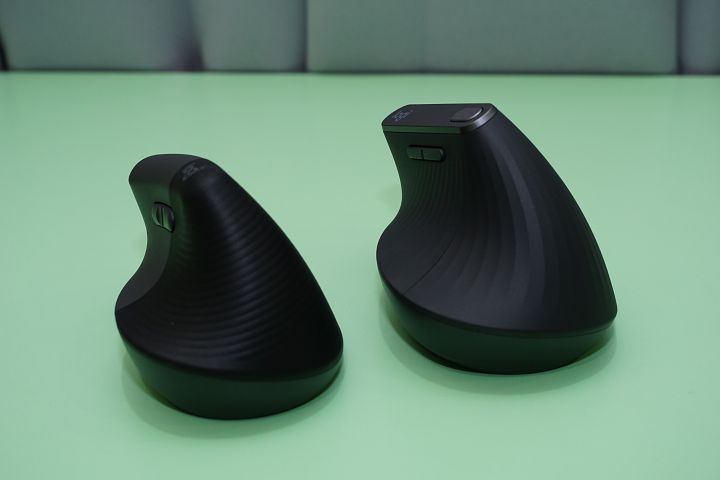 羅技 LIFT 人體工垂直滑鼠（左）與 MX Vertical 垂直滑鼠（右）。