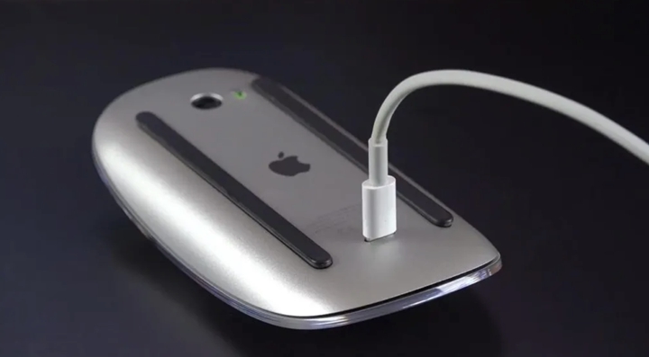 蘋果滑鼠的充電方式早已是網友口的千年笑料｜sohrabosati.com