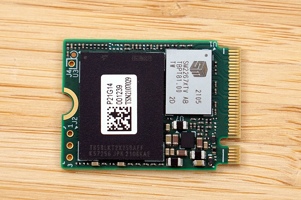 M.2 2230 形式的 SSSTC CL4 體積小巧， 採用鎧俠 KIOXIA 最高品質的 NAND FLASH 封裝 ，並配 SMI 的主控晶片。 ▲ M.2 2242 形式的 SSSTC CL4 同樣採用鎧俠 KIOXIA 最高品質的 NAND FLASH 封裝與 SMI 主控晶片的組合。 ▲ M.2 2280 形式的 SSSTC CL4， 採用鎧俠 KIOXIA 最高品質的 NAND FLASH 封裝，同樣配 SMI 主控晶片。