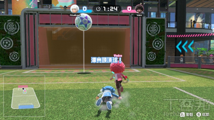 同時揮動雙手 Joy-Con 可以使出「躍頂球」動作，雖然一下可以把球送得非常遠，但從地上起身也需要一段時間。