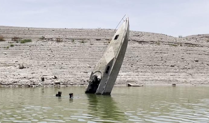 美國最大水庫因大旱乾涸，而發現多具湖底藏屍