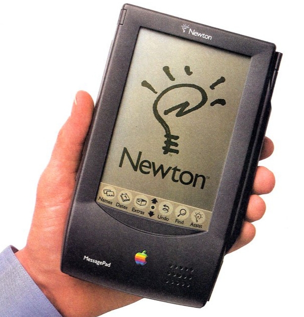 Apple TV+ 《太空使命》劇出現平行世界的蘋果Newton平板Newton MessagePad 120