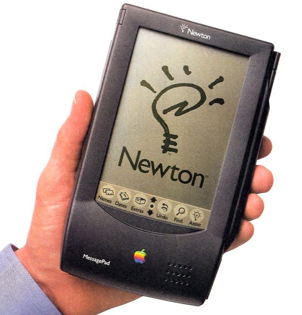 Apple TV+ 《太空使命》劇中出現平行世界的蘋果Newton平板Newton MessagePad 120 T客邦