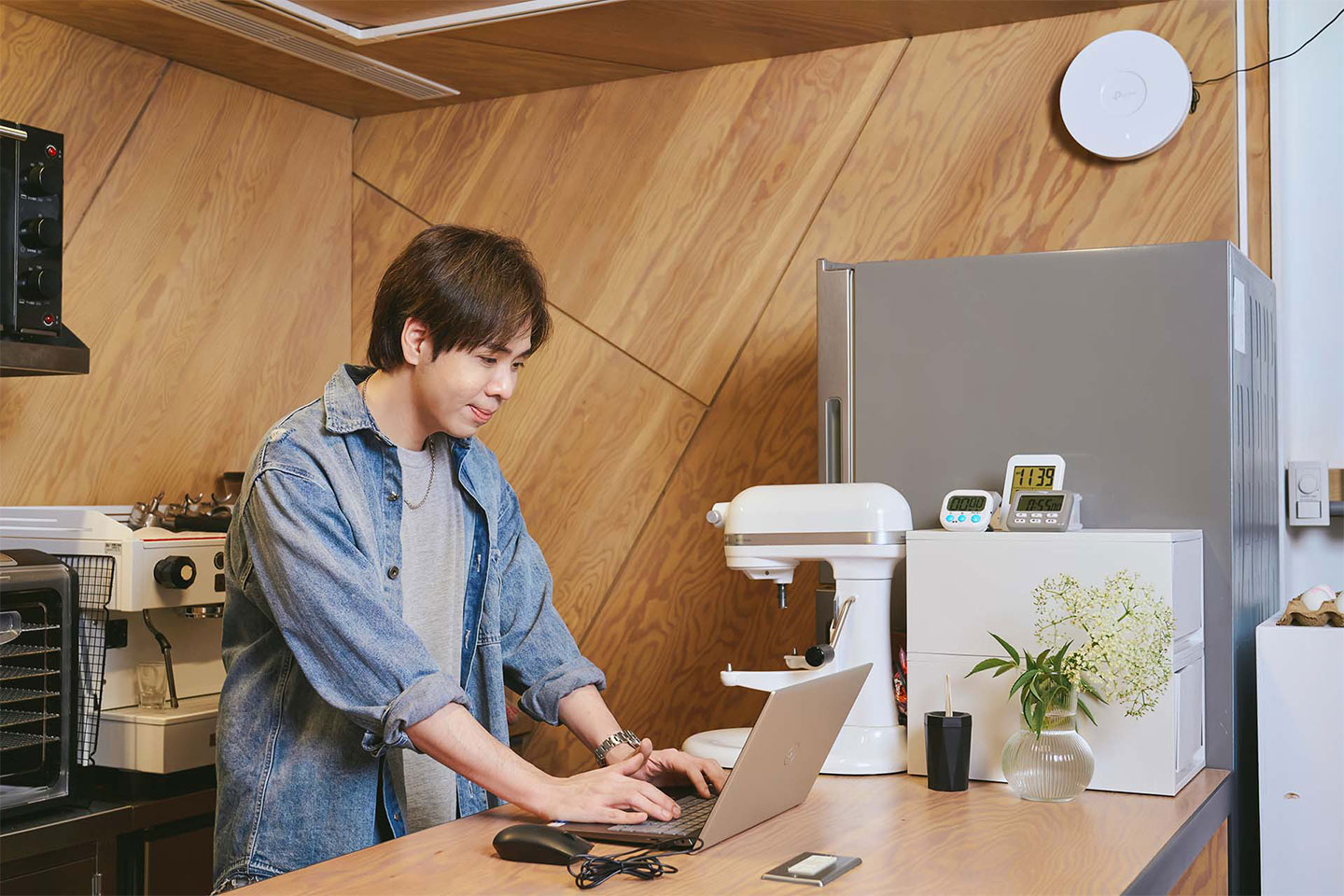 咖啡拉花達人林奐打造內湖Tzubi Coffee 二店，以TP-Link Omada 商用網通系統帶來優質網路體驗！ | T客邦