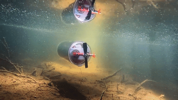 花300個小時用樂高和樹莓派做出一台樂高潛水艇，還能在河裡拍到清晰的水下影片