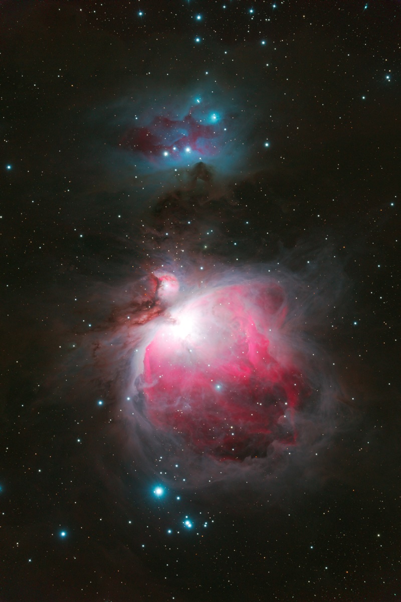 With the help of α1's excellent CMOS sensitivity and RAW files with a dynamic range of up to 15 levels, Wang Weihao can fully present the most complete appearance of deep sky objects. Pictured here is the M42 Orion Nebula, located about 1,400 light-years from Earth, and its shadow can be found by looking south of the Orion's Belt Triplet on a clear winter night in the northern hemisphere.  (Sony α1+ astronomical telescope, 1100mm, F7, 1hr, ISO 800) (see larger image)