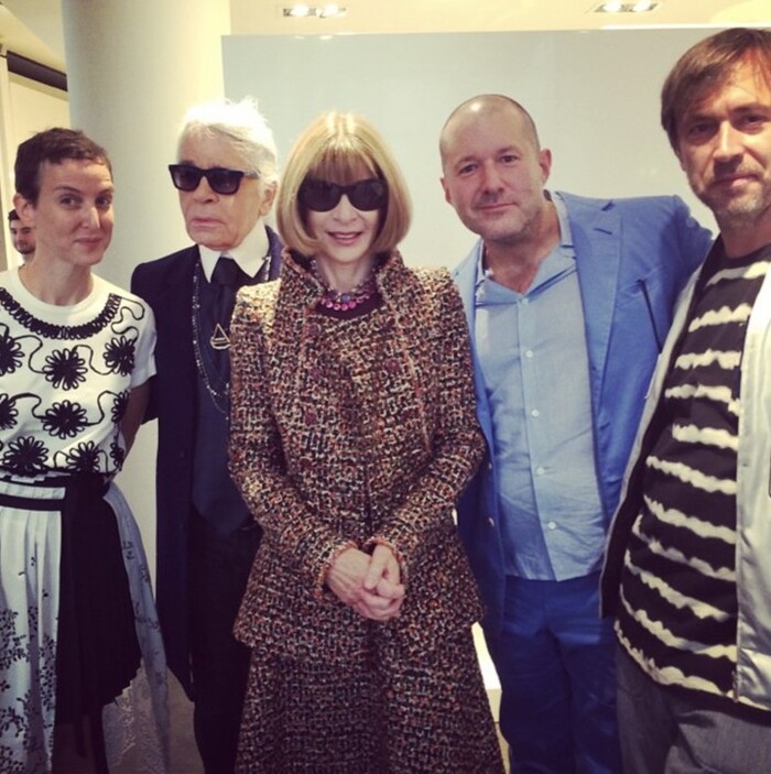 從左至右：Colette 創意總監 Sarah Andelman、時裝計師「老佛爺」Karl Lagerfeld、《Vogue》主編 Anna Wintour，Jony Ive、工計師 Marc Newson。（圖片來自：businessinsider）