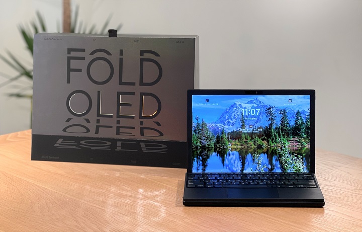 華碩Zenbook 17 Fold OLED登場：Intel Core i7摺疊電，價格近13萬