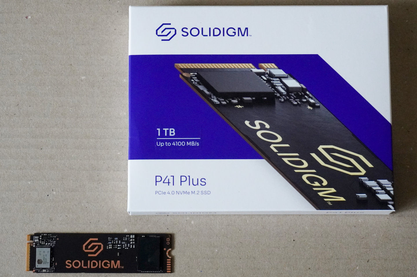Solidigm推出的P41 Plus系列固態硬碟具有多種尺寸、容量版本，我們這次測試的是M. 2280、1TB版本。