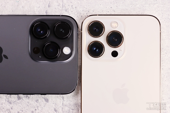 新一代的 iPhone 14 Pro 主鏡尺寸明顯大上不少，也因為主鏡變大所以兩代保殼無法通用。（左為 iPhone 14 Pro，右為 iPhone 13 Pro）