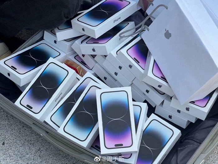 iPhone 14 Pro太搶手，國黃牛蹲在Apple Store門口收購新機、最高一台加價18000元台幣
