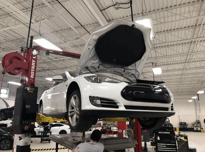 特斯拉車主Model S整台車「變磚」：不但無法充電、連車門都打不開，修需約台幣60萬元