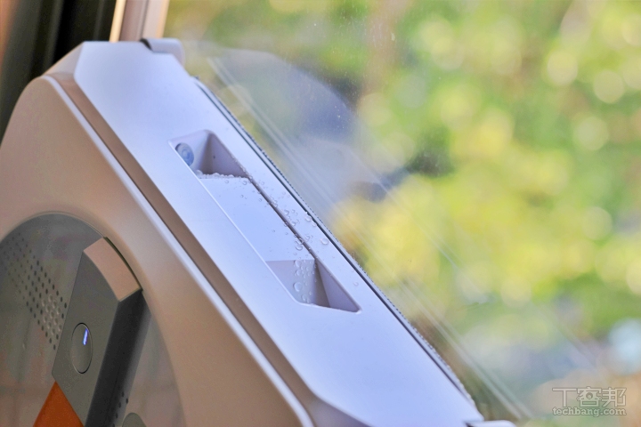 擦窗機器人 Ecovacs Glassbot W1 Pro 實測，適合家有大面窗、希望常保窗景乾淨的人入手