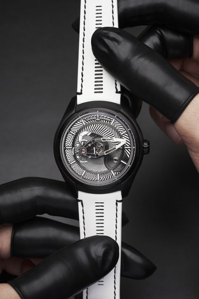 雅典錶推出奇想系列Freak X羽紋特別款腕錶