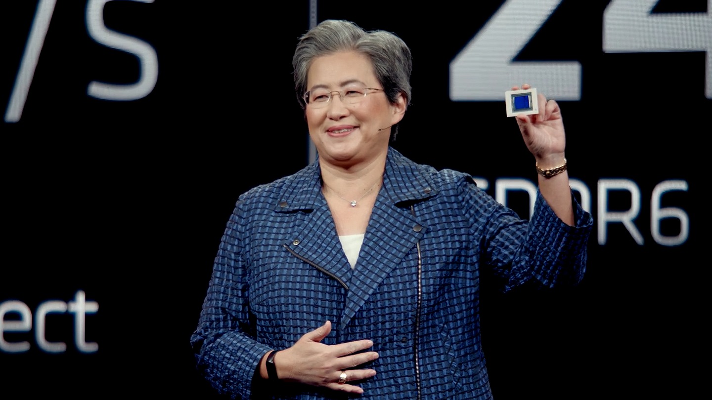 AMD執行長蘇姿丰於發表會展示RNDA 3晶片。