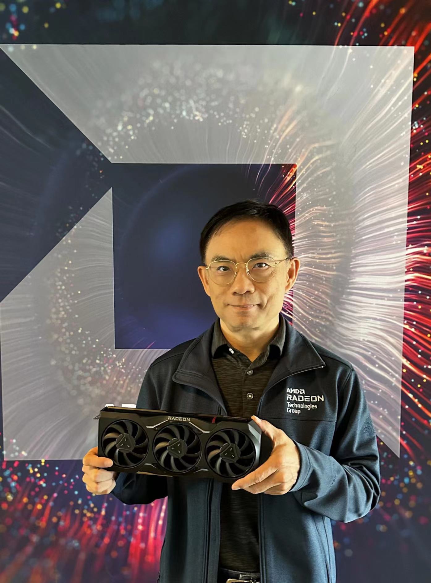 說明會由 AMD Radeon 繪圖技術事群工程部資深副總裁王啟尚（David Wang）主講。