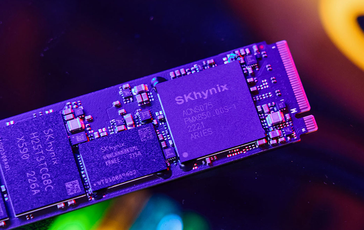 The DRAM is also the LPDDR4-4266 specification manufactured by SK hynix, and the controller is also SK hynix's own ACNS075, which supports four-lane PCIe 4.0 x4 interface and NVMe 1.4 transmission protocol.