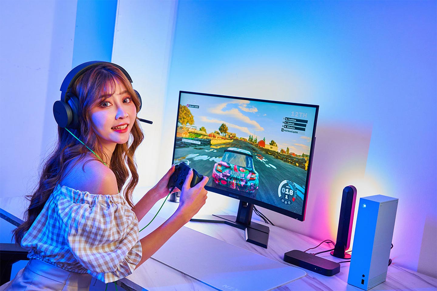 Compared with simply focusing on the game screen presented on the monitor, the Philips Hue Play gradient full-color ambient computer light strip can create a spatial lighting effect that 