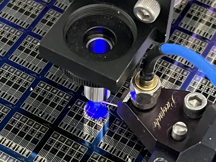 用光纖連接取代銅，兩家初創公司將光纖引入處理器
