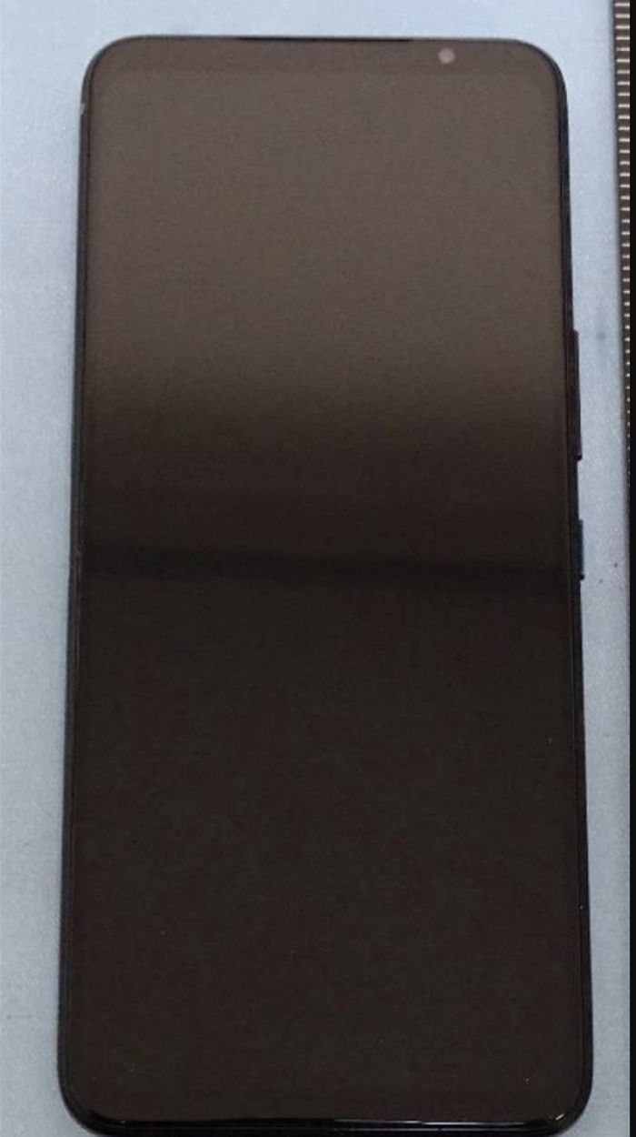 華碩ROG遊戲手機7真機曝光：無挖全螢幕、後置三鏡