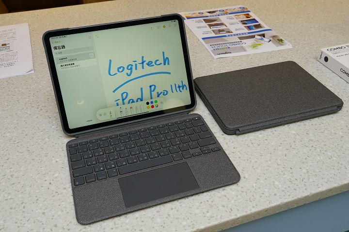 去年推出的 Logitech Combo Touch 保套（iPad Pro 11 吋專用）。