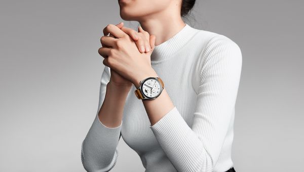 Xiaomi Watch S1 Pro 黑色款（附黑色氟橡膠錶帶）售價為新台幣$7,895元，Xiaomi Watch S1 Pro銀色款（附棕色皮革錶帶）售價為新台幣$8,295元