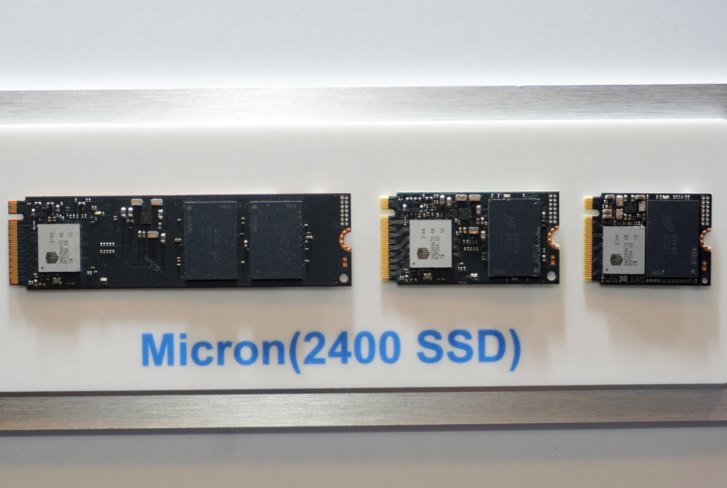 SM2669XT同為4通道、DRAM-Less無緩衝記憶體架構，但快閃記憶體傳輸速度僅為1600MT/s，讓最高讀取速度可達5.1GB/s。