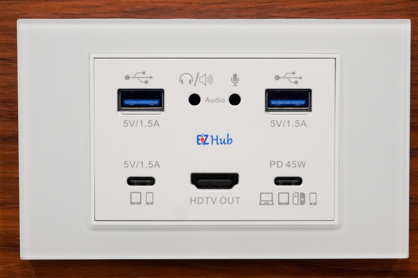 它採用USB Type-C端與裝置連接，提供3埠USB擴充、HDMI-Out以及音訊輸出、麥克風功能。