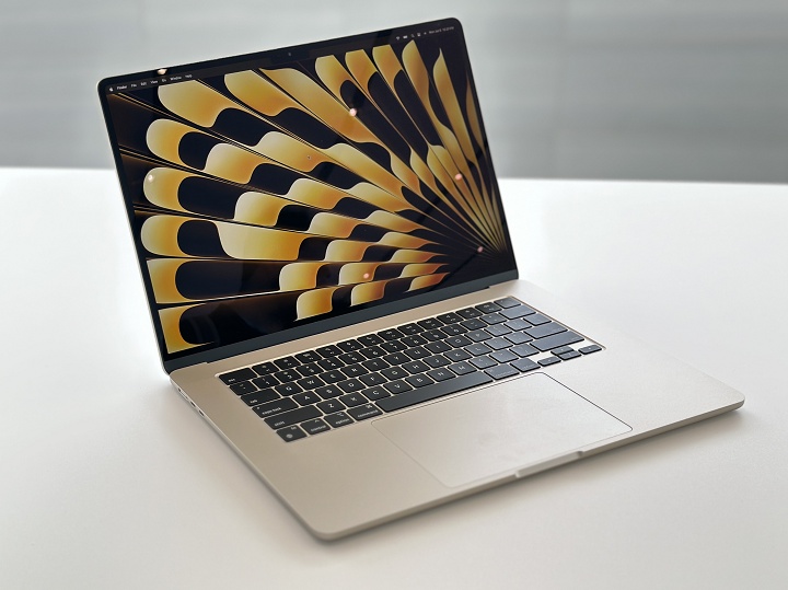 MacBook Air 15 吋 將載 Apple M2 系列晶片，售價則為 42,900 元起，台灣上市時間未定。