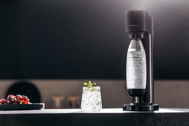 SodaStream 全新 GAIA 氣泡水機上市！極簡機身、專利快扣鋼瓶系統，四千元有找
