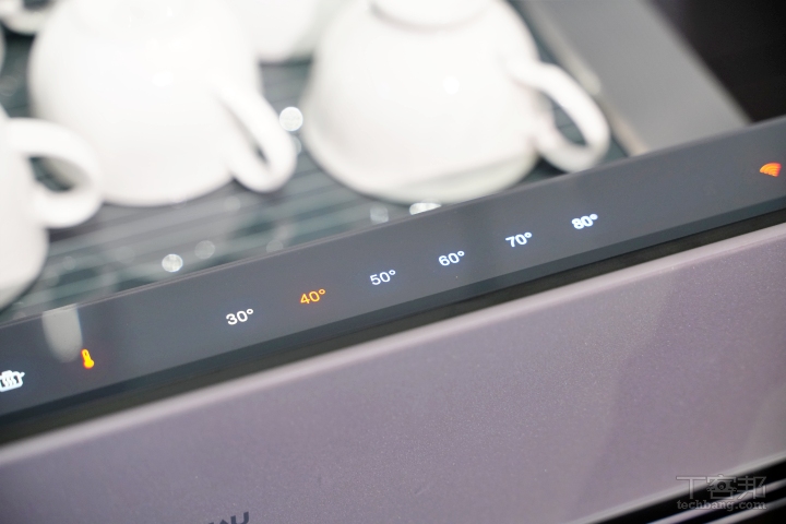 Gaggenau 暖盤機智慧升級，30 至 80 度精準溫控、不只暖盤更能輕鬆打造 fine dining 體驗
