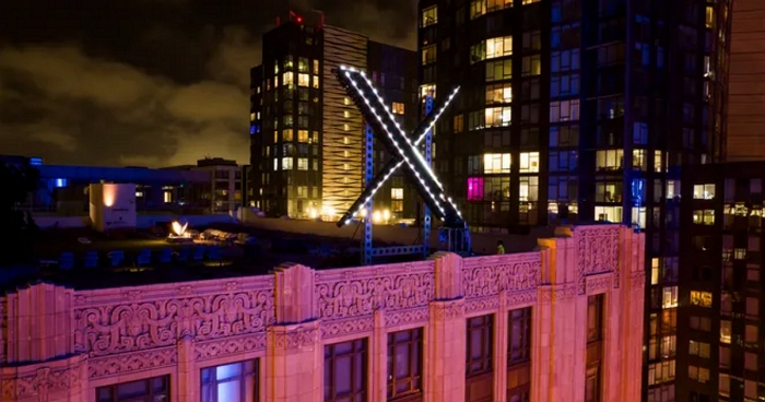 原推特總部頂樓裝上巨大「X」標誌閃爍變色引民怨，周圍居民對馬斯克的任性氣瘋了