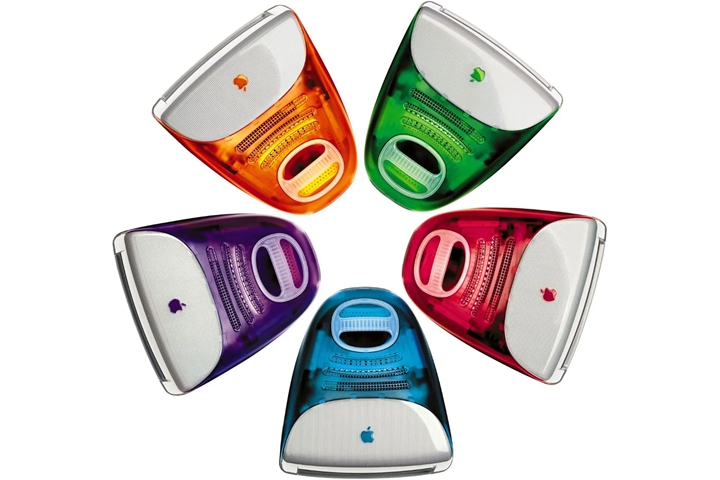 iMac G3 的外殼主要由兩部分構成，下面是白色半透明的塑膠底座，上面則是有顏色的外殼