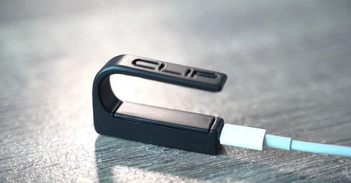 這是世上最小的滑鼠Clip Mouse，「夾」在手上連滑鼠墊都不用、售價約臺幣2000元