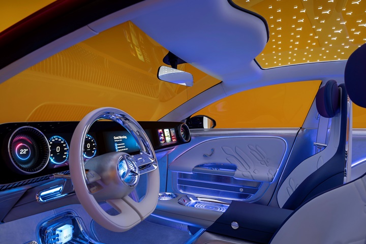 賓士 Concept CLA Class 入門級純電概念車亮相！內建 mini LED 超大儀表螢幕、超過 750km 續航里程
